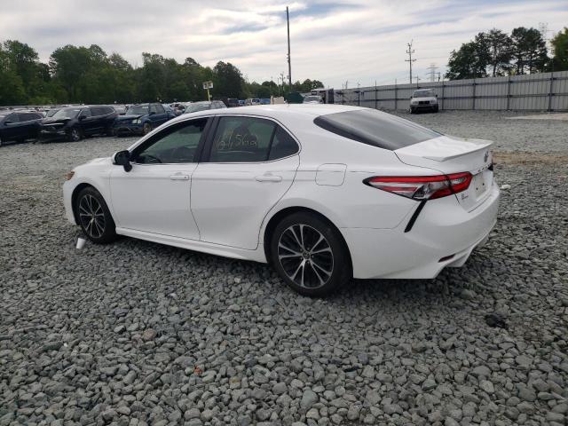 4T1B11HK9JU100122 - 2018 TOYOTA CAMRY L WHITE photo 2