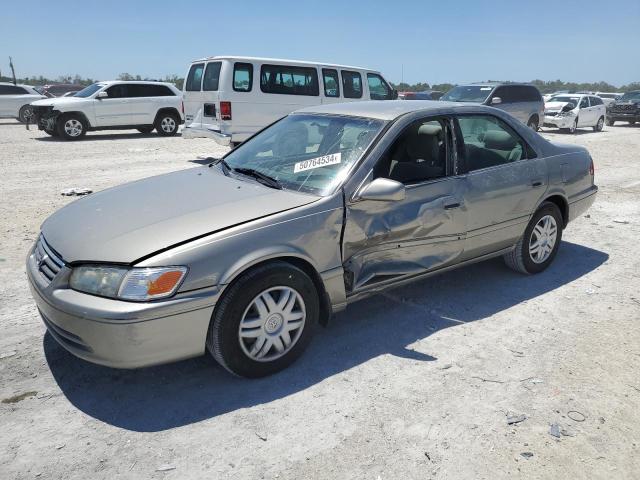 JT2BF28K210334145 - 2001 TOYOTA CAMRY LE SILVER photo 1