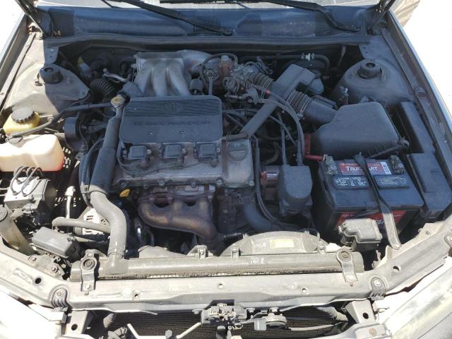 JT2BF28K210334145 - 2001 TOYOTA CAMRY LE SILVER photo 11