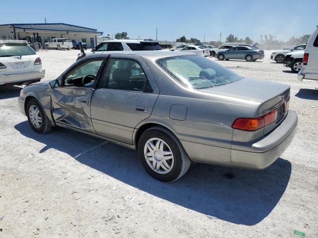 JT2BF28K210334145 - 2001 TOYOTA CAMRY LE SILVER photo 2