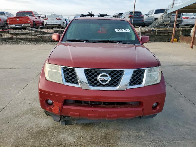 5N1AR18U05C770384 - 2005 NISSAN PATHFINDER LE MAROON photo 5