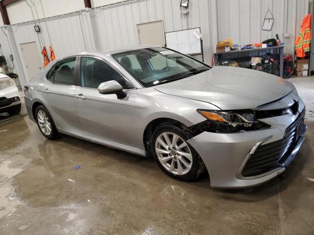 4T1C11AK6MU470317 - 2021 TOYOTA CAMRY LE GRAY photo 4