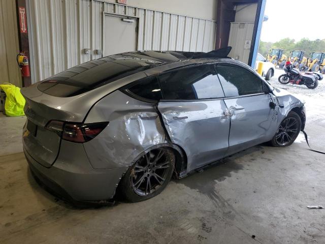 7SAYGDEEXRA327675 - 2024 TESLA MODEL Y GRAY photo 3
