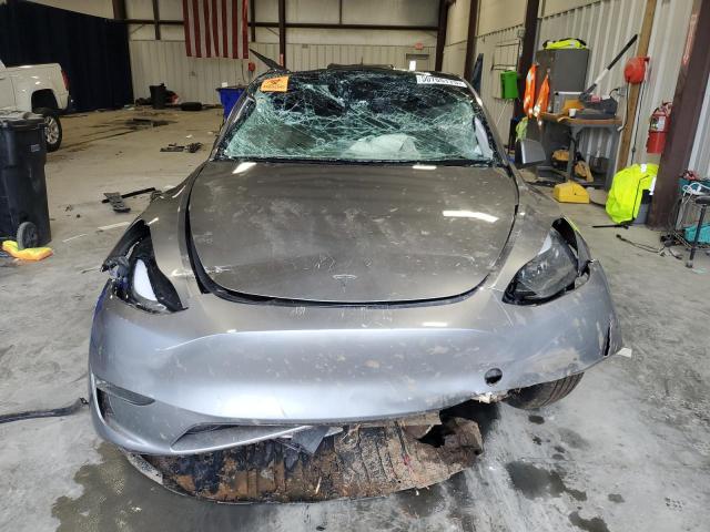 7SAYGDEEXRA327675 - 2024 TESLA MODEL Y GRAY photo 5