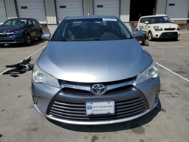 4T1BF1FK6FU889986 - 2015 TOYOTA CAMRY LE ვერცხლისფერი ფოტო 5