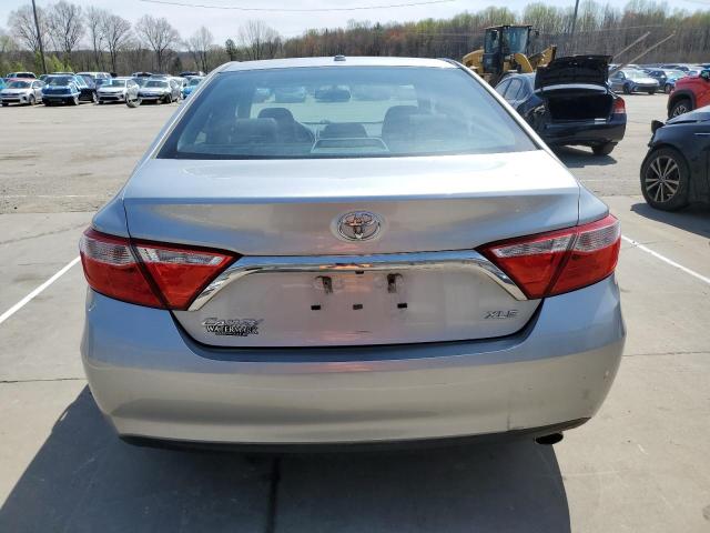 4T1BF1FK6FU889986 - 2015 TOYOTA CAMRY LE ვერცხლისფერი ფოტო 6