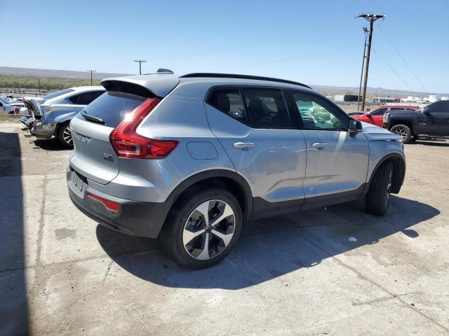 YV4L12UK5R2287075 - 2024 VOLVO XC40 CORE SILVER photo 3