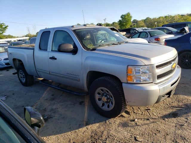 1GCRKREA2BZ254301 - 2011 CHEVROLET SILVERADO K1500 LS SILVER photo 4