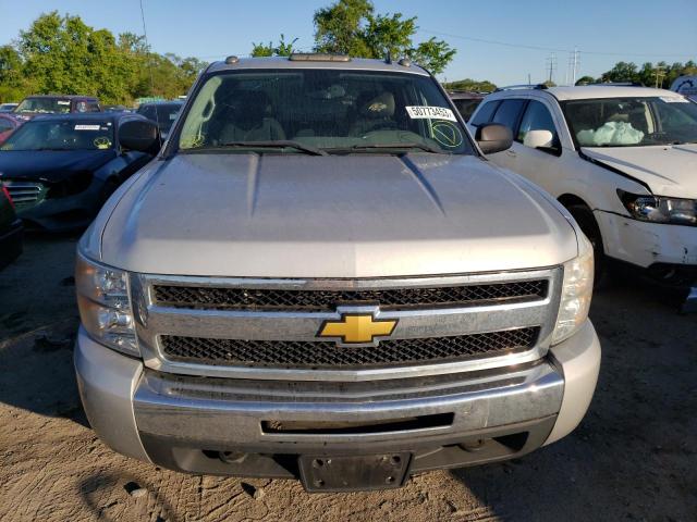 1GCRKREA2BZ254301 - 2011 CHEVROLET SILVERADO K1500 LS SILVER photo 5