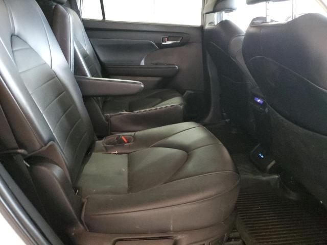 5TDHZRBH3NS232743 - 2022 TOYOTA HIGHLANDER XLE WHITE photo 11