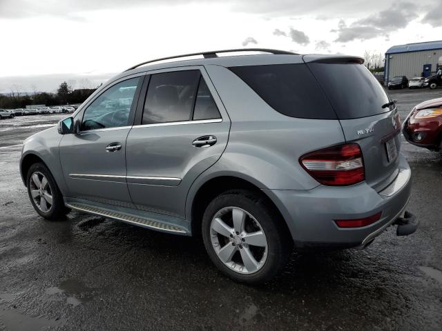 4JGBB8GBXBA651041 - 2011 MERCEDES-BENZ ML 350 4MATIC SILVER photo 2