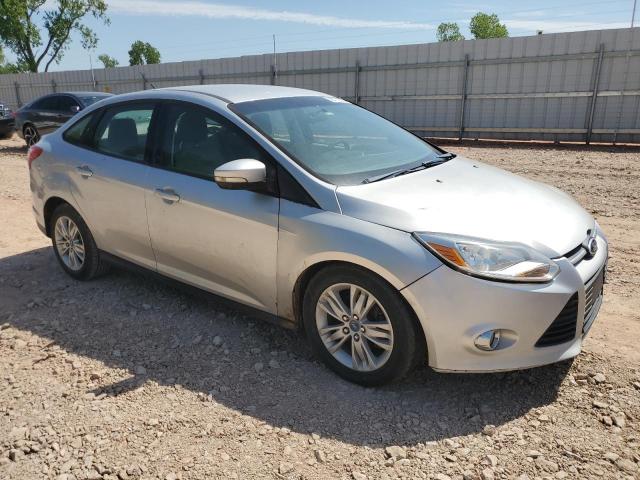 1FAHP3F25CL101469 - 2012 FORD FOCUS SE SILVER photo 4