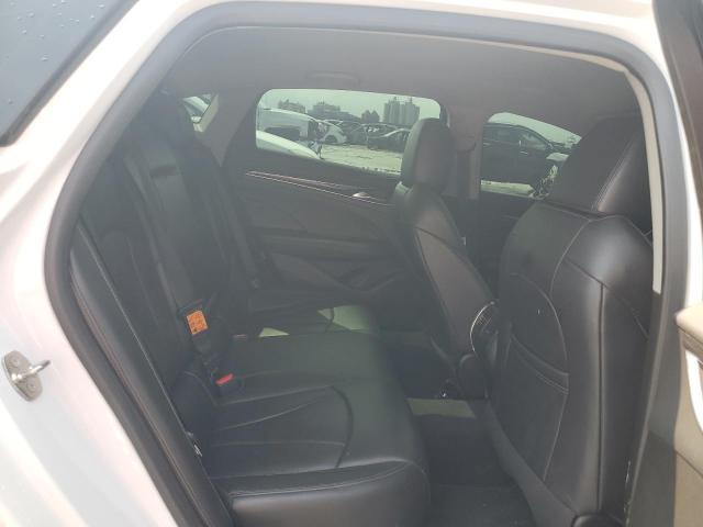 1G4ZP5SZXJU125797 - 2018 BUICK LACROSSE ESSENCE თეთრი ფოტო 10