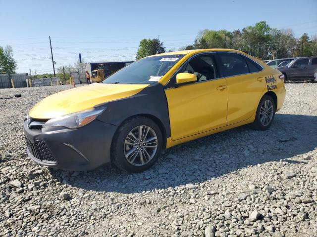 4T1BF1FK1HU726956 - 2017 TOYOTA CAMRY LE YELLOW photo 1