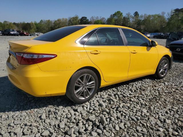 4T1BF1FK1HU726956 - 2017 TOYOTA CAMRY LE YELLOW photo 3