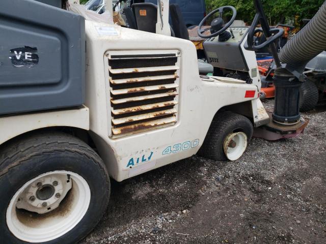 4300196T - 2002 TENN SWEEPER WHITE photo 9