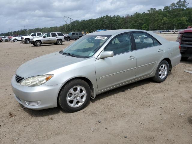 4T1BE32K65U410789 - 2005 TOYOTA CAMRY LE SILVER photo 1