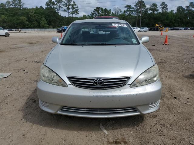 4T1BE32K65U410789 - 2005 TOYOTA CAMRY LE SILVER photo 5
