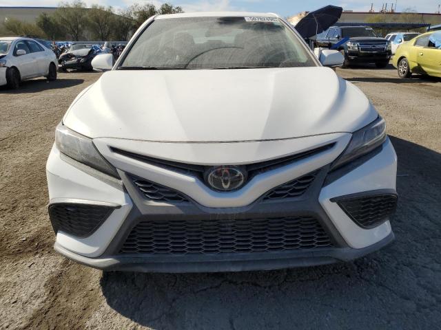 4T1G11AK3PU732039 - 2023 TOYOTA CAMRY SE NIGHT SHADE WHITE photo 5