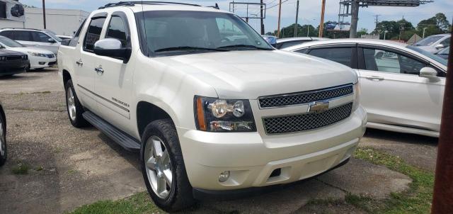 3GNEC32009G267649 - 2009 CHEVROLET AVALANCHE C1500 LTZ WHITE photo 2