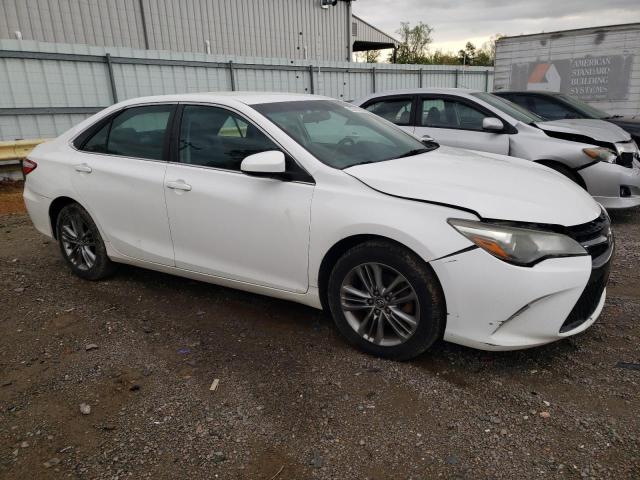4T1BF1FK7FU953050 - 2015 TOYOTA CAMRY SE LE Beyaz fotoğraf 4
