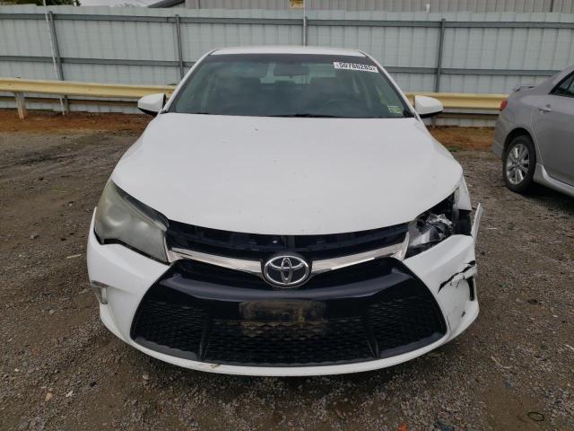 4T1BF1FK7FU953050 - 2015 TOYOTA CAMRY SE LE Beyaz fotoğraf 5