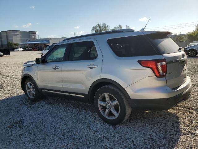 1FM5K7D88JGB63198 - 2018 FORD EXPLORER XLT SILVER photo 2