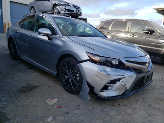 4T1G11AK1RU240273 - 2024 TOYOTA CAMRY SE NIGHT SHADE GRAY photo 4