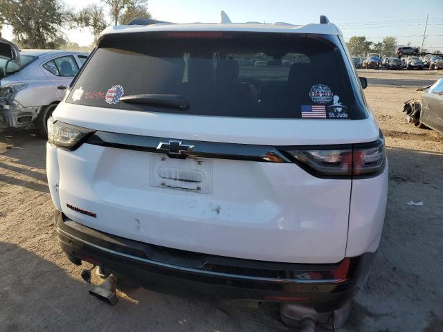 1GNERKKW8JJ222037 - 2018 CHEVROLET TRAVERSE PREMIER WHITE photo 6