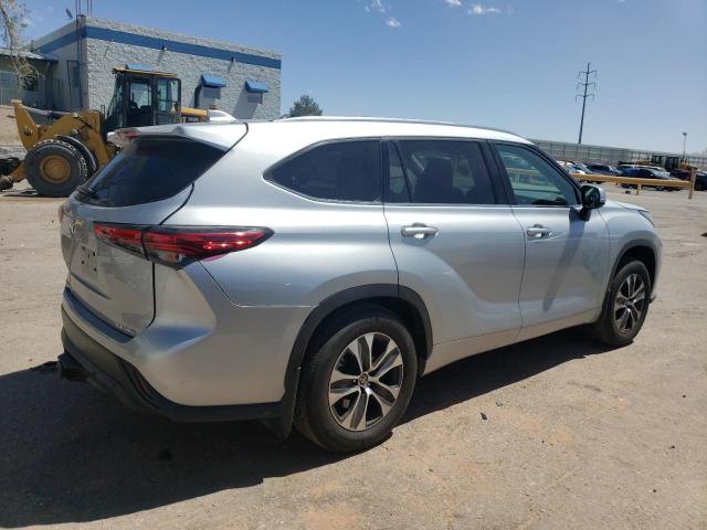 5TDGZRBH1LS050175 - 2020 TOYOTA HIGHLANDER XLE SILVER photo 3