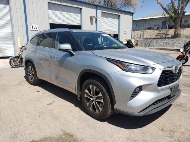 5TDGZRBH1LS050175 - 2020 TOYOTA HIGHLANDER XLE SILVER photo 4