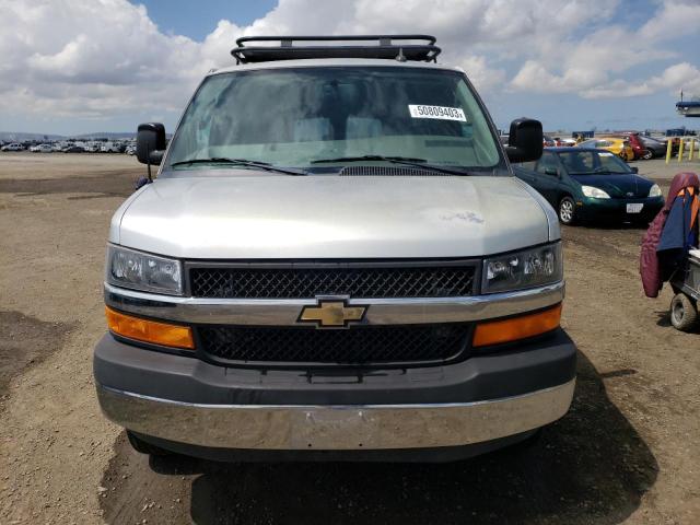 1GAZGPFG3J1309188 - 2018 CHEVROLET EXPRESS G3 LT SILVER photo 5
