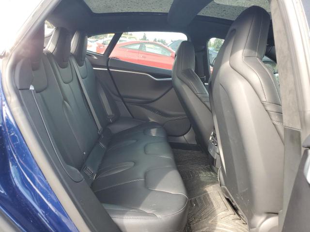 5YJSA1E24GF172713 - 2016 TESLA MODEL S ლურჯი ფოტო 10