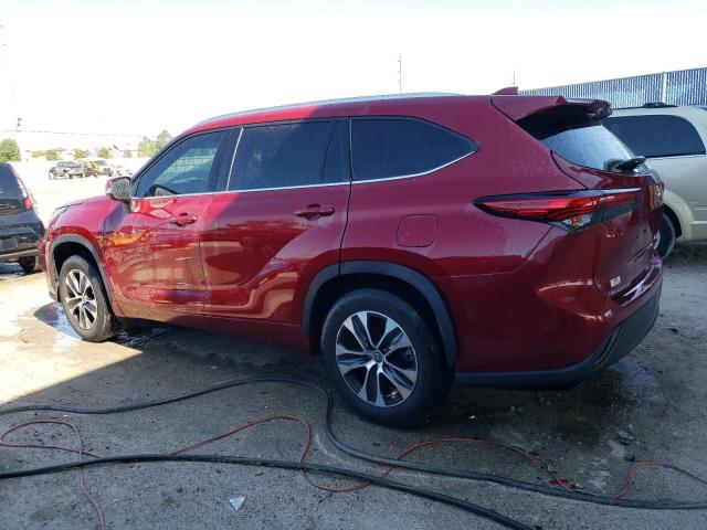 5TDGZRAH5MS038890 - 2021 TOYOTA HIGHLANDER XLE RED photo 2