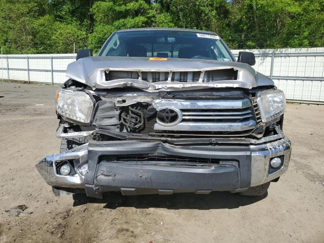 5TFUW5F10HX589552 - 2017 TOYOTA TUNDRA DOUBLE CAB SR/SR5 SILVER photo 5