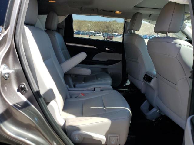 5TDJKRFHXGS308395 - 2016 TOYOTA HIGHLANDER XLE GRAY photo 11