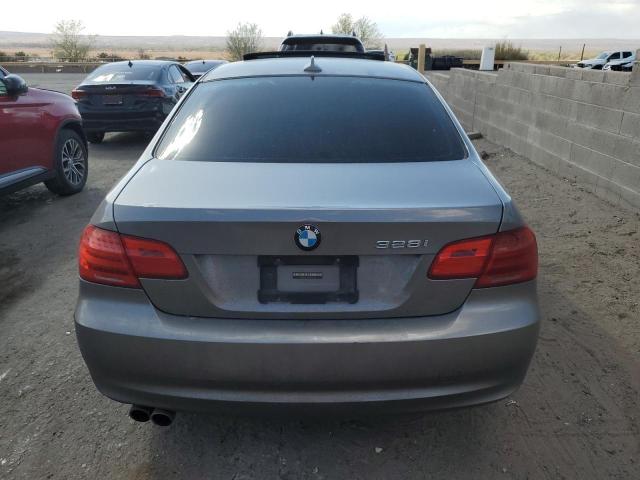 WBAKE5C53BE573959 - 2011 BMW 3 SER I SULEV GRAY photo 6