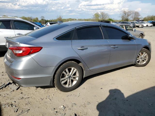 5NPE24AF7FH145963 - 2015 HYUNDAI SONATA SE SILVER photo 3