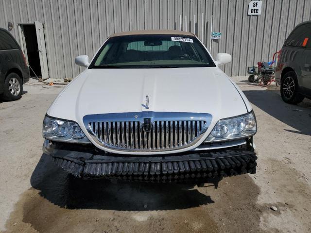 1LNHM82V36Y638246 - 2006 LINCOLN TOWN CAR SIGNATURE LIMITED WHITE photo 5