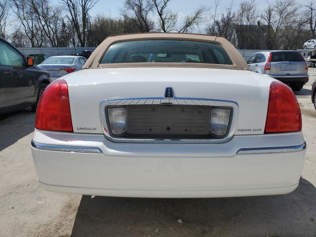 1LNHM82V36Y638246 - 2006 LINCOLN TOWN CAR SIGNATURE LIMITED WHITE photo 6