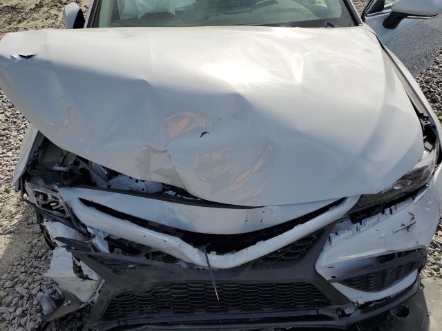 4T1T11AK4RU210487 - 2024 TOYOTA CAMRY SE NIGHT SHADE WHITE photo 11