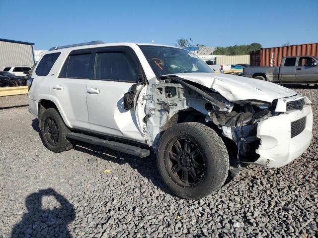 JTEBU5JR8J5609988 - 2018 TOYOTA 4RUNNER SR5/SR5 PREMIUM WHITE photo 4