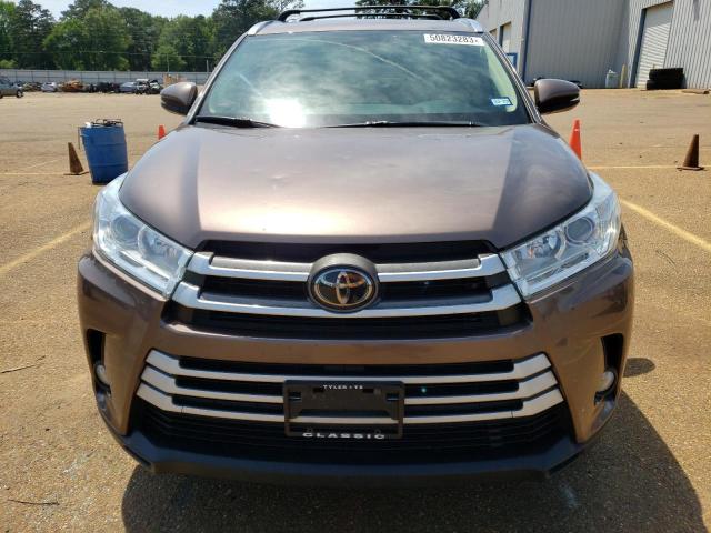 5TDKZRFH3JS247074 - 2018 TOYOTA HIGHLANDER SE BROWN photo 5