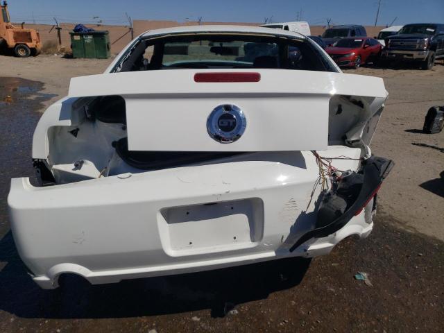 1ZVFT82HX75333030 - 2007 FORD MUSTANG GT WHITE photo 6