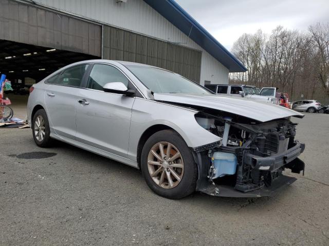 5NPE24AF8KH798747 - 2019 HYUNDAI SONATA SE SILVER photo 4