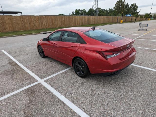 5NPLM4AG9PH102608 - 2023 HYUNDAI ELANTRA SEL RED photo 3