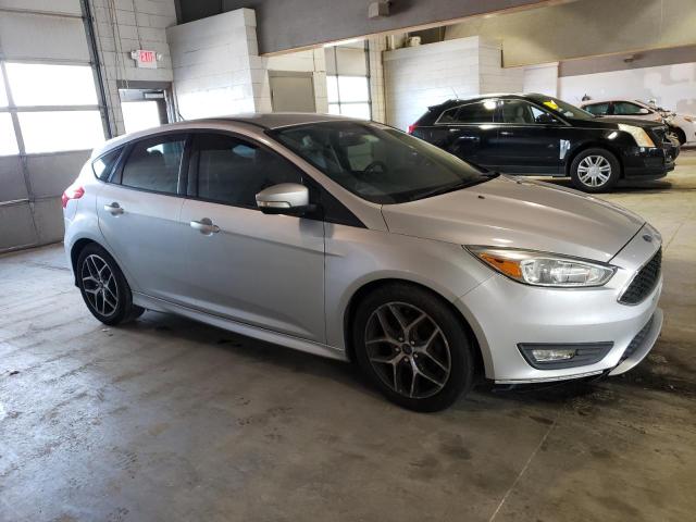 1FADP3K26FL251440 - 2015 FORD FOCUS SE SILVER photo 4