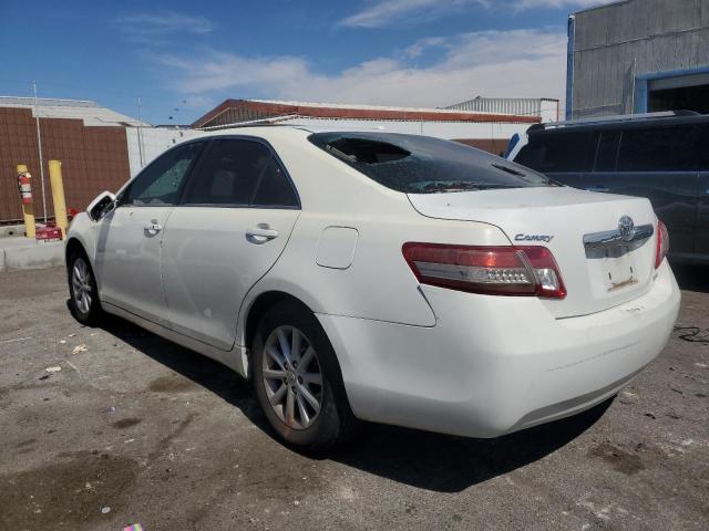 4T1BF3EK3AU558384 - 2010 TOYOTA CAMRY BASE WHITE photo 2