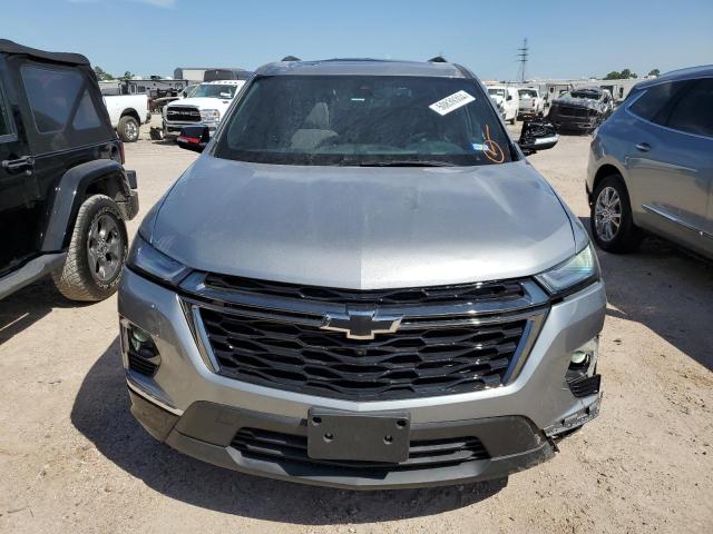 1GNERKKW8PJ314869 - 2023 CHEVROLET TRAVERSE PREMIER GRAY photo 5