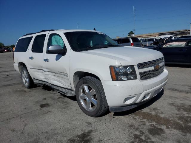 1GNSCKE09CR217025 - 2012 CHEVROLET SUBURBAN C1500 LTZ WHITE photo 4